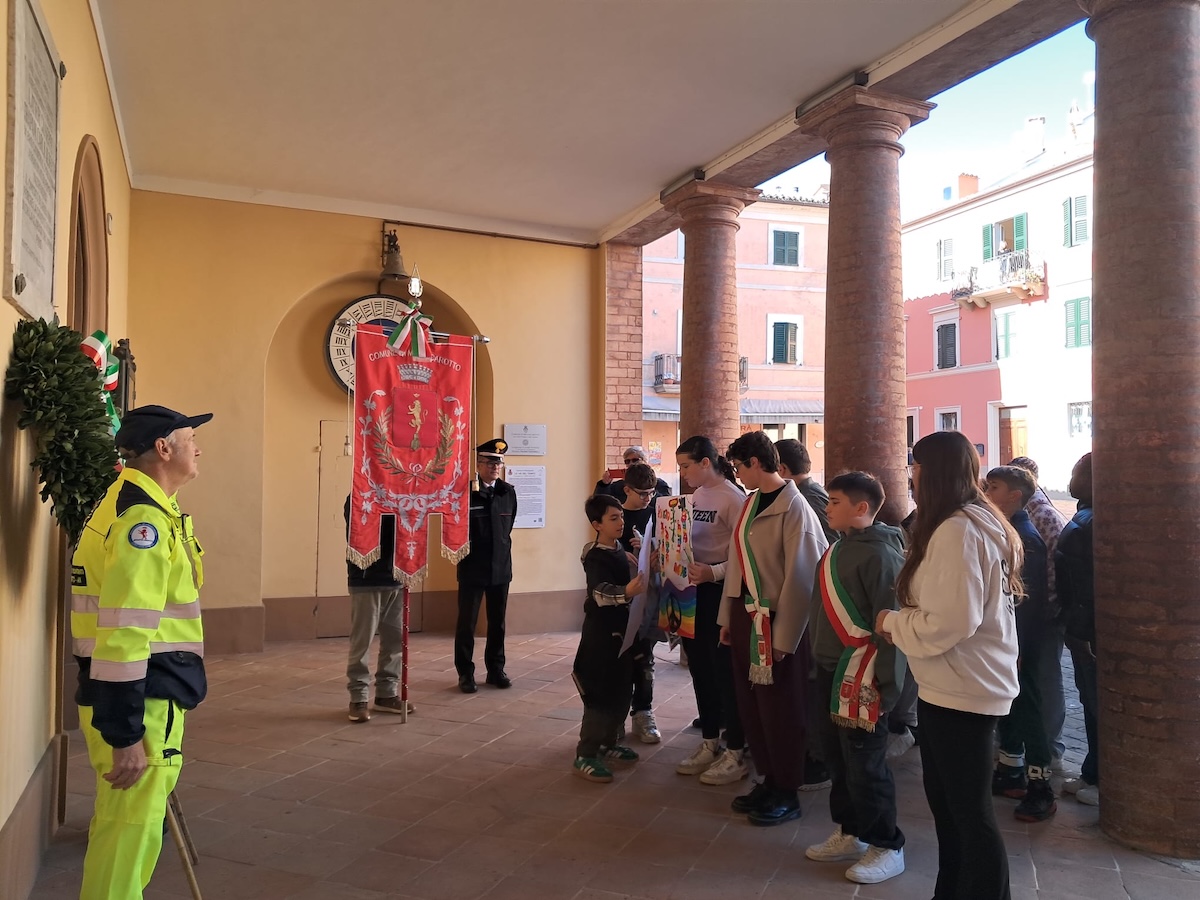 Celebrazione del 4 Novembre: Unità, Memoria e Pace con il Consiglio Comunale dei Ragazzi di Montecarotto