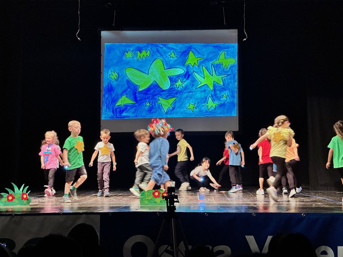 Una&nbsp;GRANDE&nbsp;esibizione della scuola dell’infanzia di Conce!